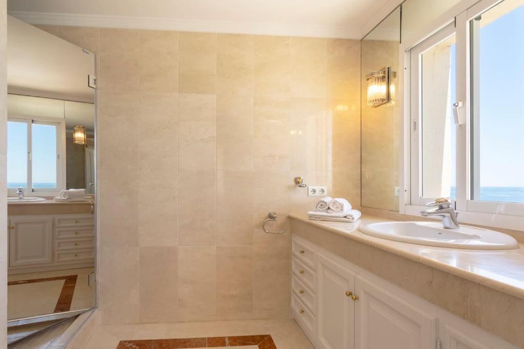 Estepona Luxury Seafront Penthouse With Parking Екстериор снимка